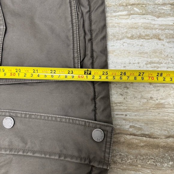 Liz Claiborne Women’s Green Utility Cargo Vest Size Medium Sleeveless Outdoor - Picture 9 of 9